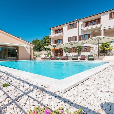 E&T Apartments With A Beautiful Pool Rabac Bagian luar foto