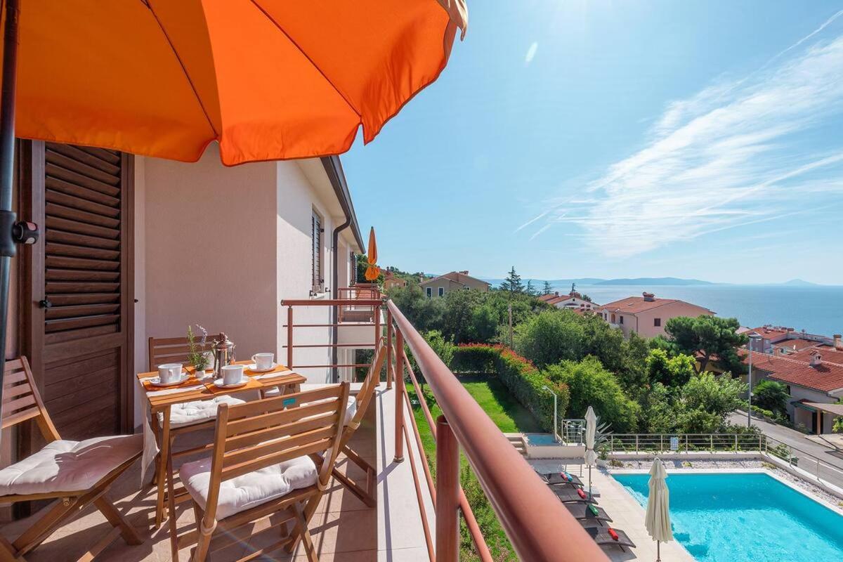 E&T Apartments With A Beautiful Pool Rabac Ruang foto