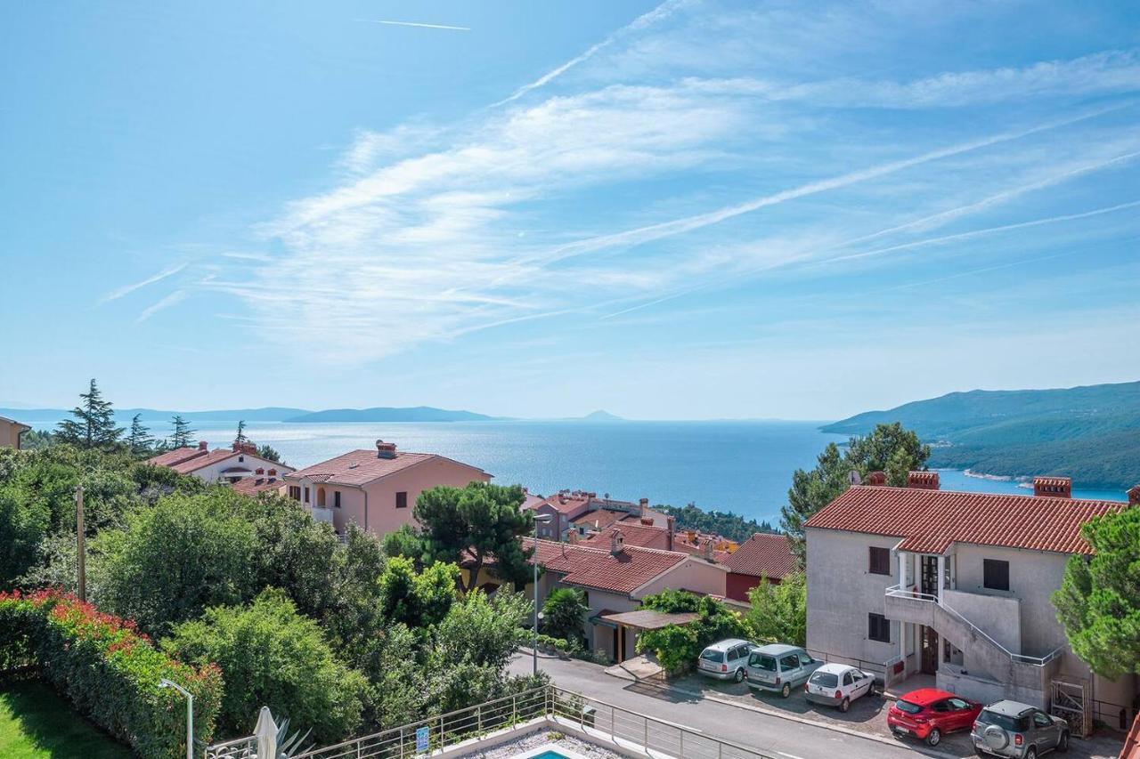 E&T Apartments With A Beautiful Pool Rabac Bagian luar foto