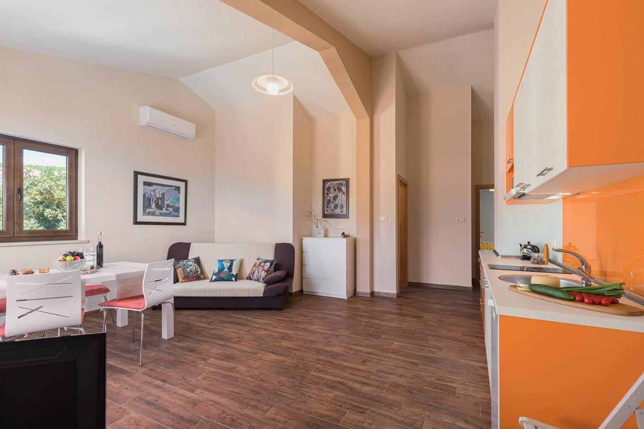 E&T Apartments With A Beautiful Pool Rabac Bagian luar foto