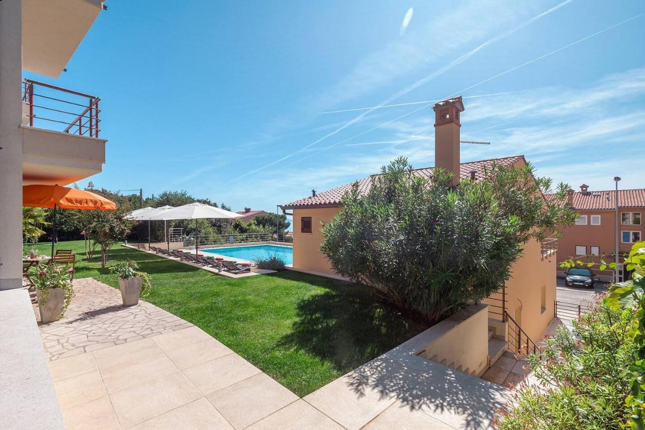 E&T Apartments With A Beautiful Pool Rabac Bagian luar foto