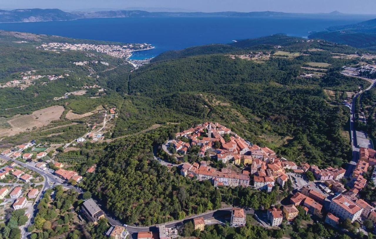 E&T Apartments With A Beautiful Pool Rabac Bagian luar foto
