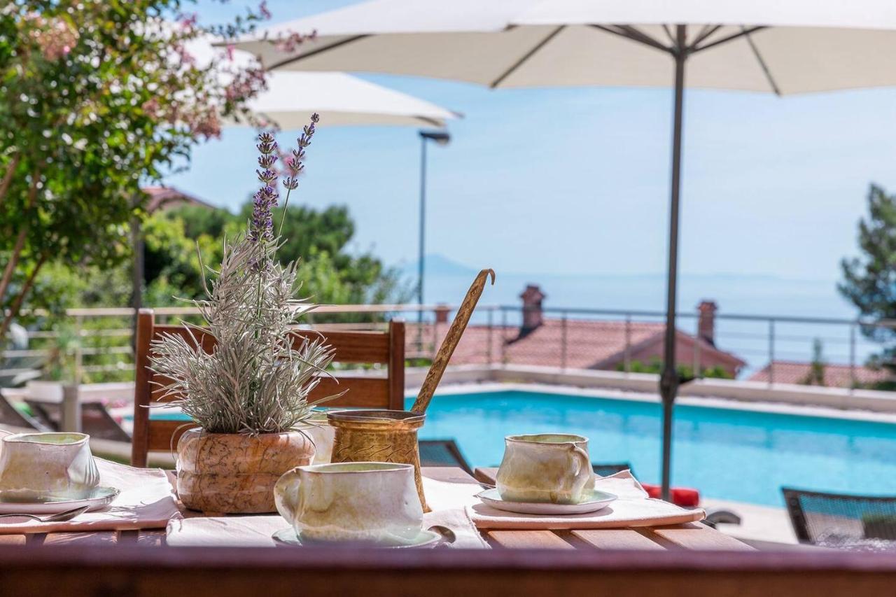 E&T Apartments With A Beautiful Pool Rabac Bagian luar foto