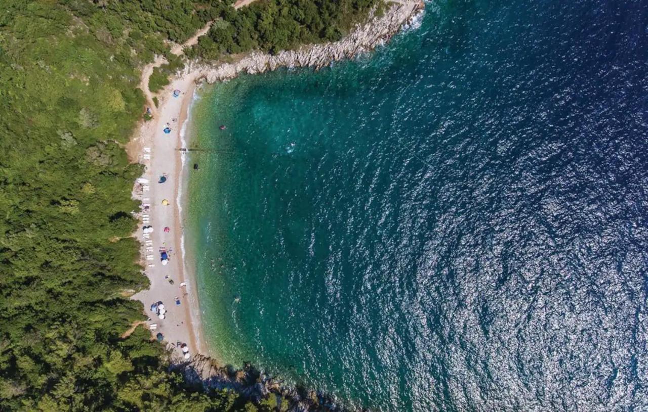 E&T Apartments With A Beautiful Pool Rabac Bagian luar foto