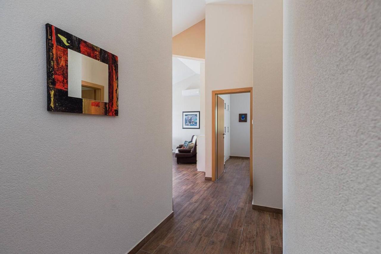 E&T Apartments With A Beautiful Pool Rabac Bagian luar foto