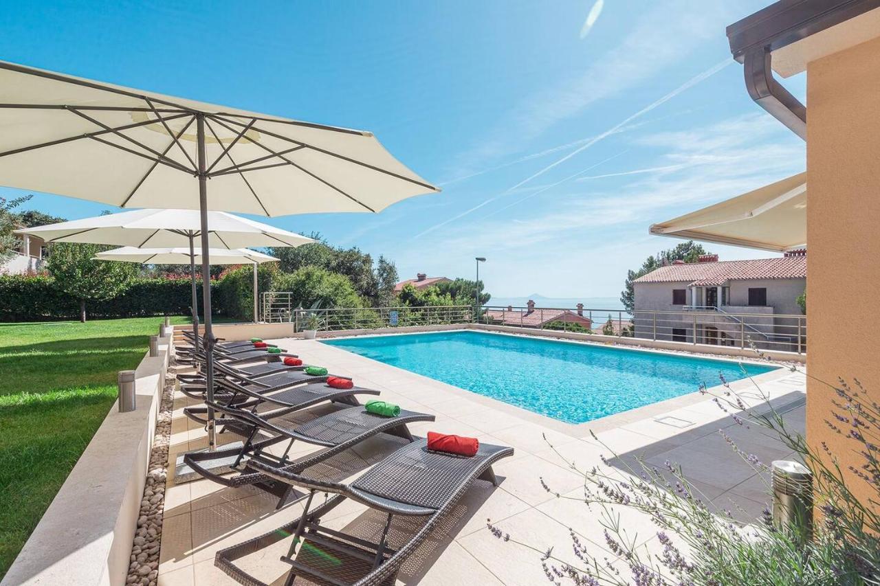 E&T Apartments With A Beautiful Pool Rabac Bagian luar foto