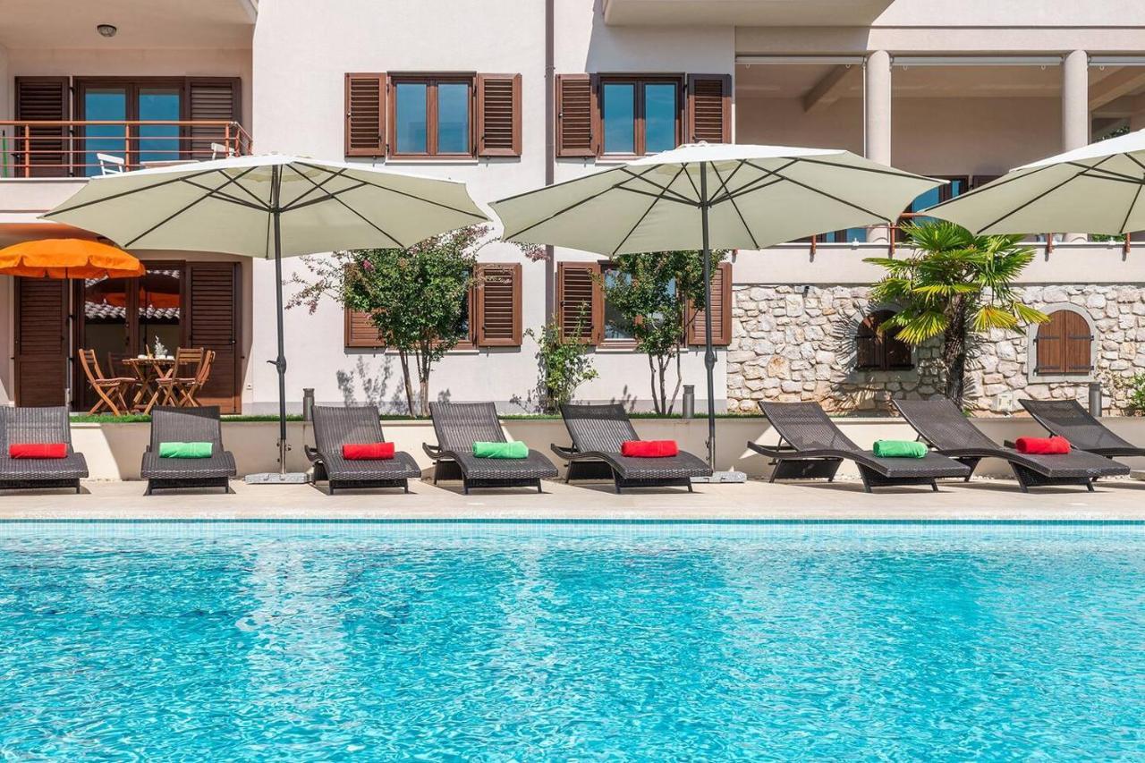 E&T Apartments With A Beautiful Pool Rabac Bagian luar foto