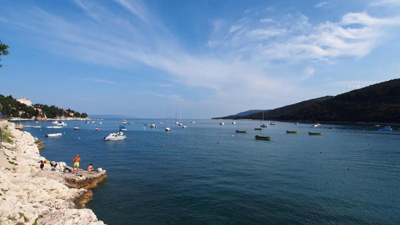 E&T Apartments With A Beautiful Pool Rabac Bagian luar foto