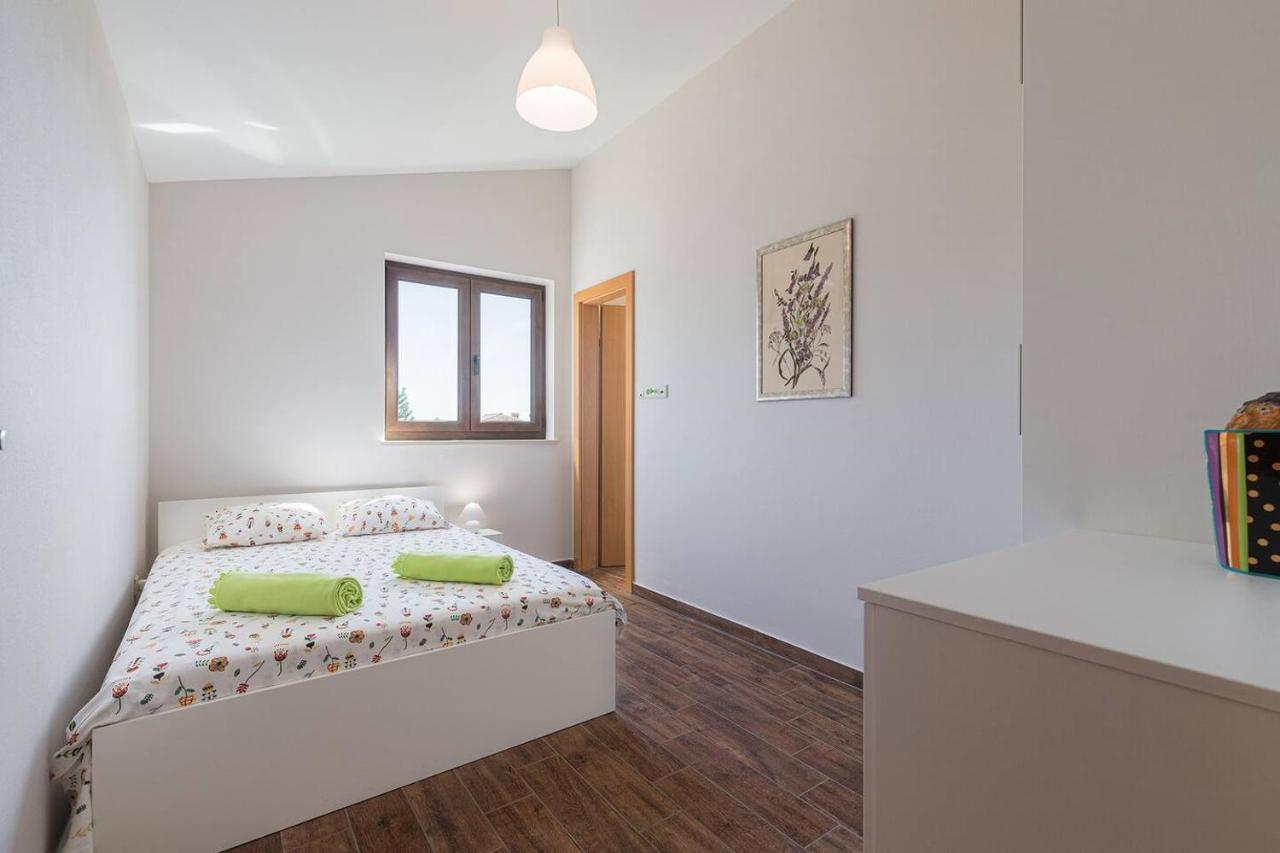 E&T Apartments With A Beautiful Pool Rabac Bagian luar foto