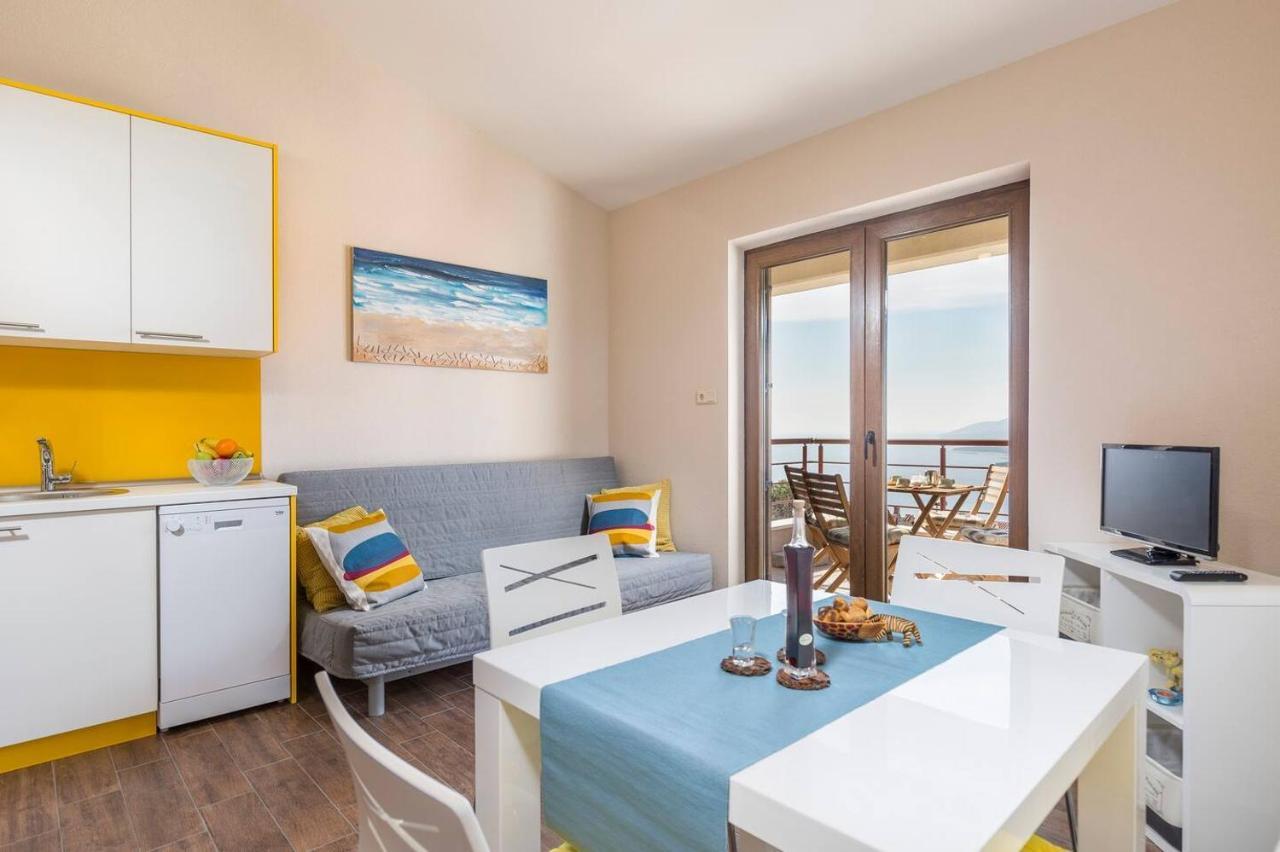 E&T Apartments With A Beautiful Pool Rabac Bagian luar foto