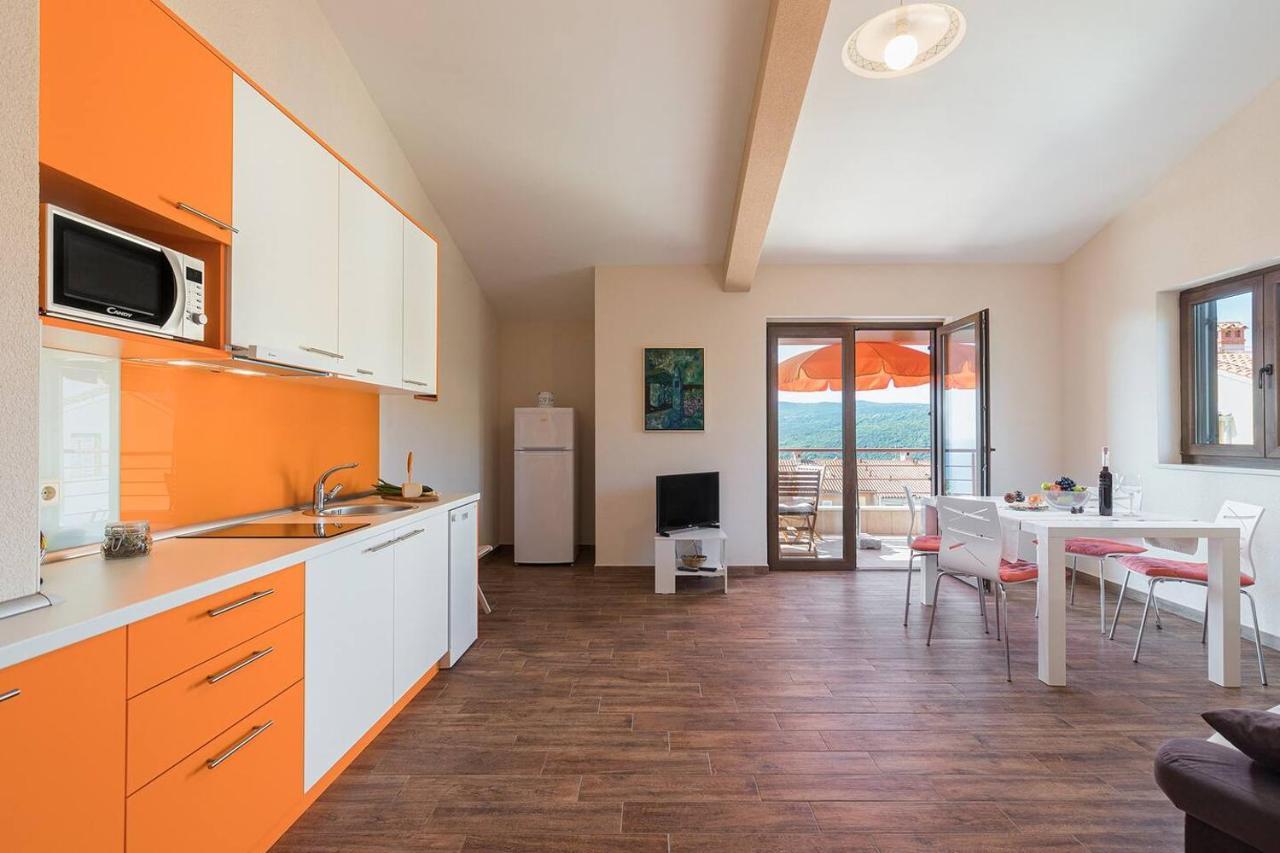 E&T Apartments With A Beautiful Pool Rabac Bagian luar foto