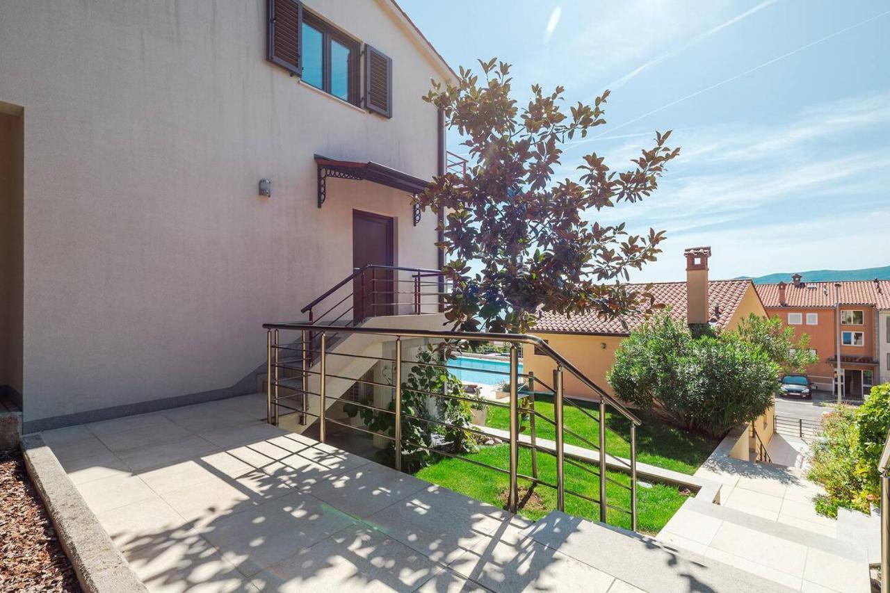 E&T Apartments With A Beautiful Pool Rabac Bagian luar foto